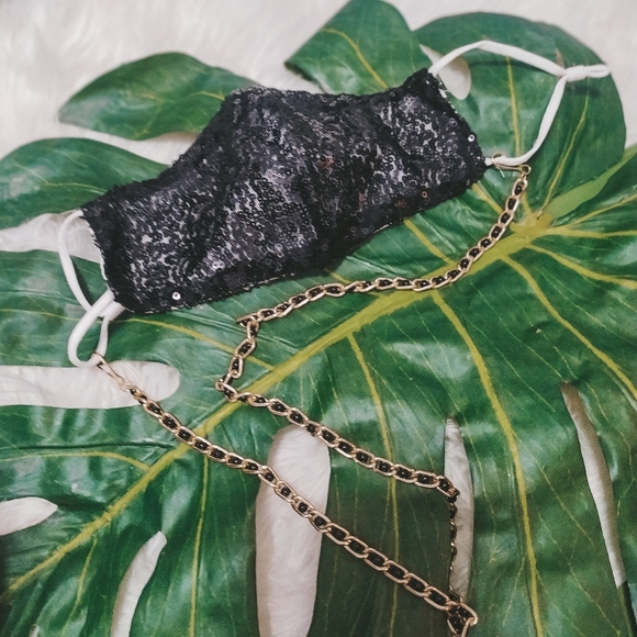 3/$30 Mask Chain - Picture 2 of 3